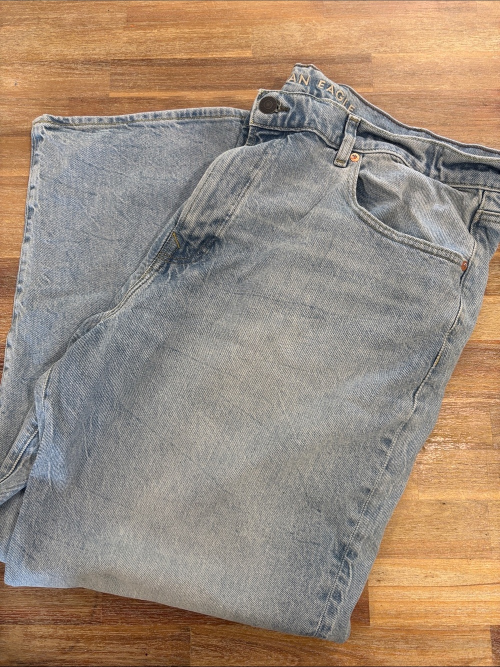 American Eagle Outfitters 42 x 32 Faded Light Blue Menโs Relaxed Jeans